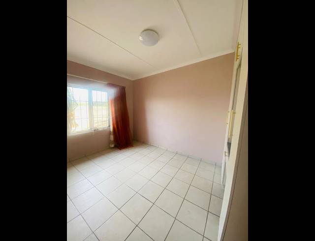 2 BEDROOM PROPERTY TO RENT IN MANABA BEACH